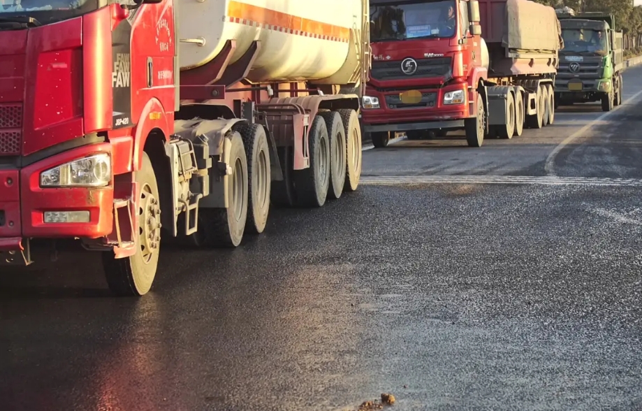 黑烟车098.png